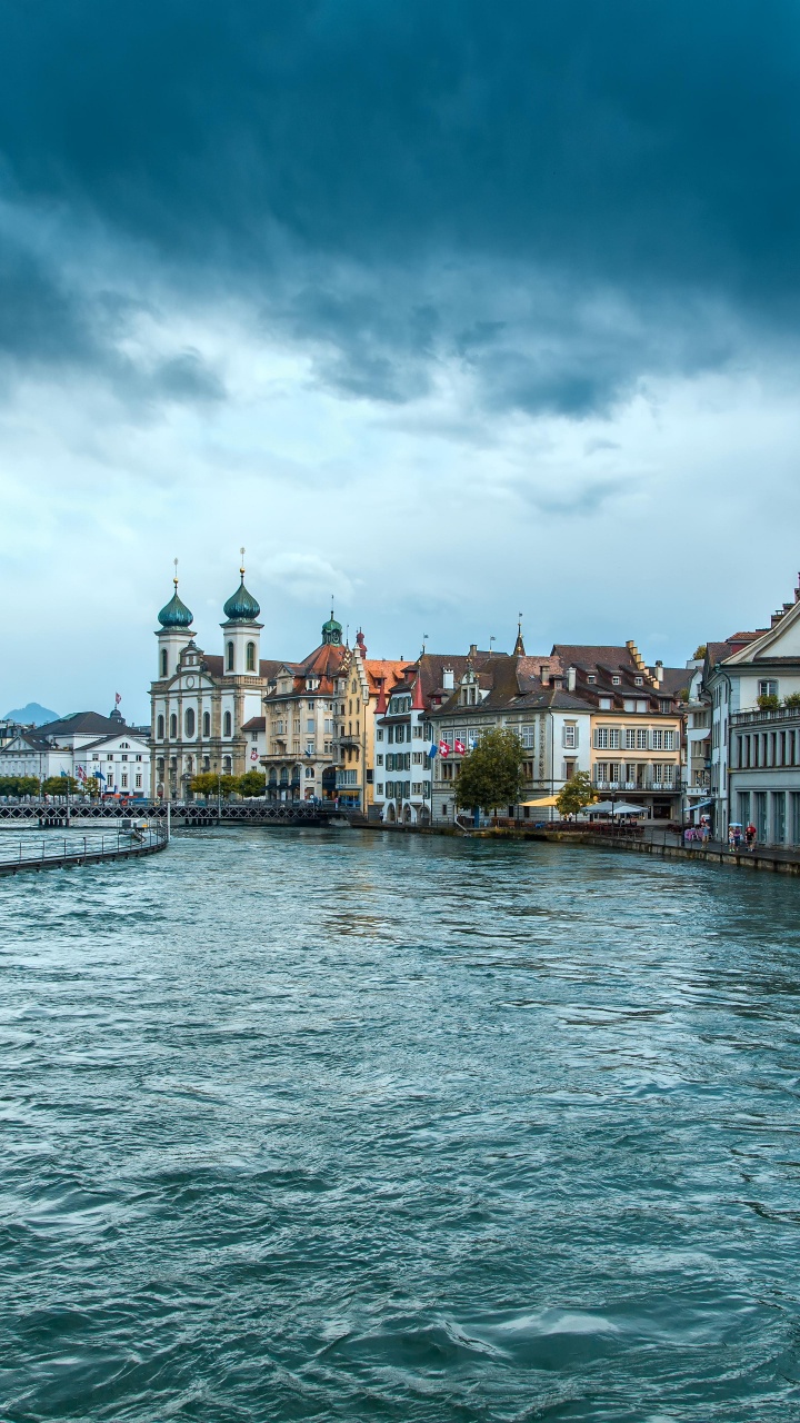 Обои люцерна, водный путь, вода, канал, городок в разрешении 720x1280