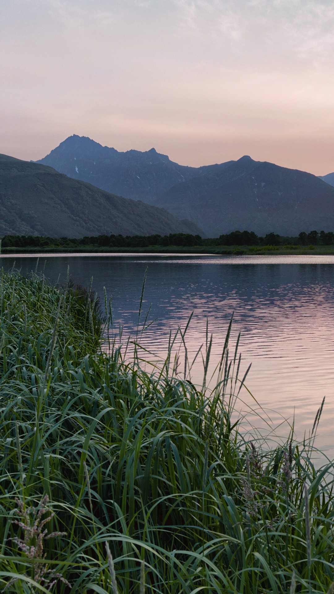 Обои Камчатский полуостров, природа, гора, озеро, отражение в разрешении 1080x1920