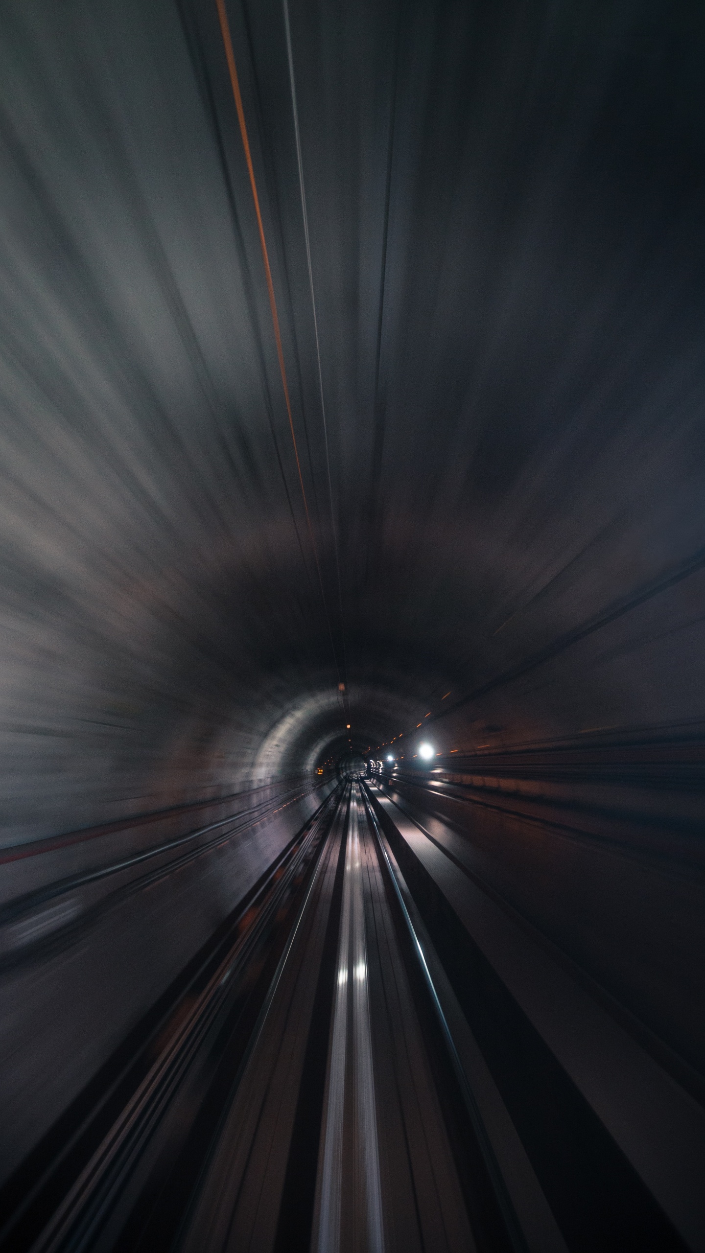 Обои темнота, свет, туннель, инфраструктура, ночь в разрешении 1440x2560