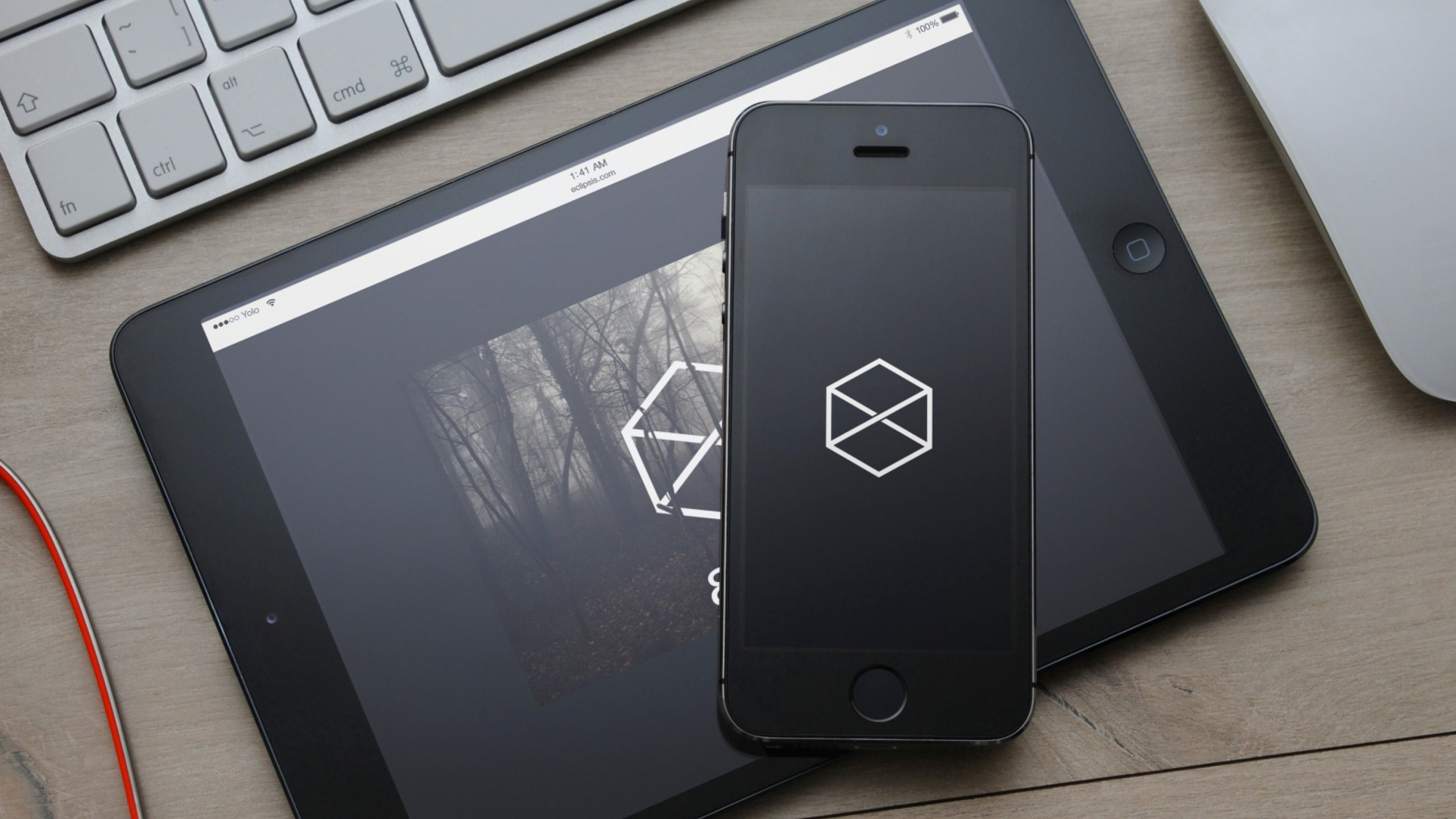 Обои apple, гаджет, электронное устройство, технологии, коммуникационное устройство в разрешении 2560x1440