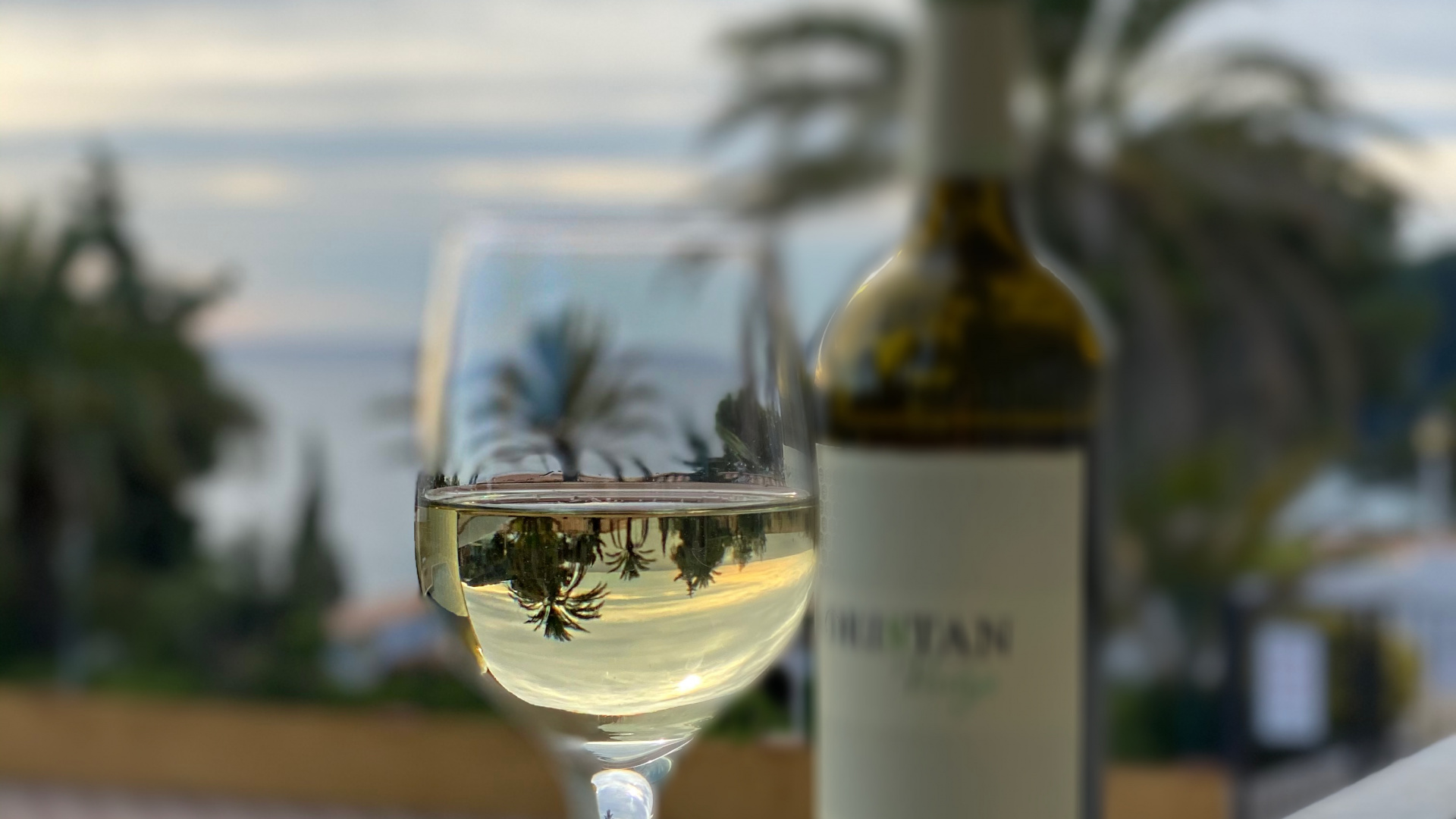 Обои напиток, вино, бокал для вина, вода, рюмки в разрешении 1920x1080