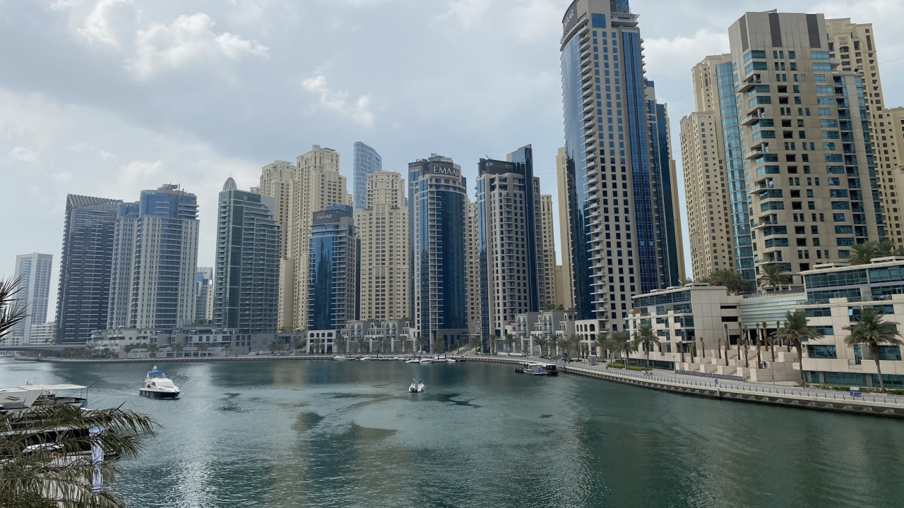 Обои Дубай, башня, дневное время, город, свойство в разрешении 1280x720