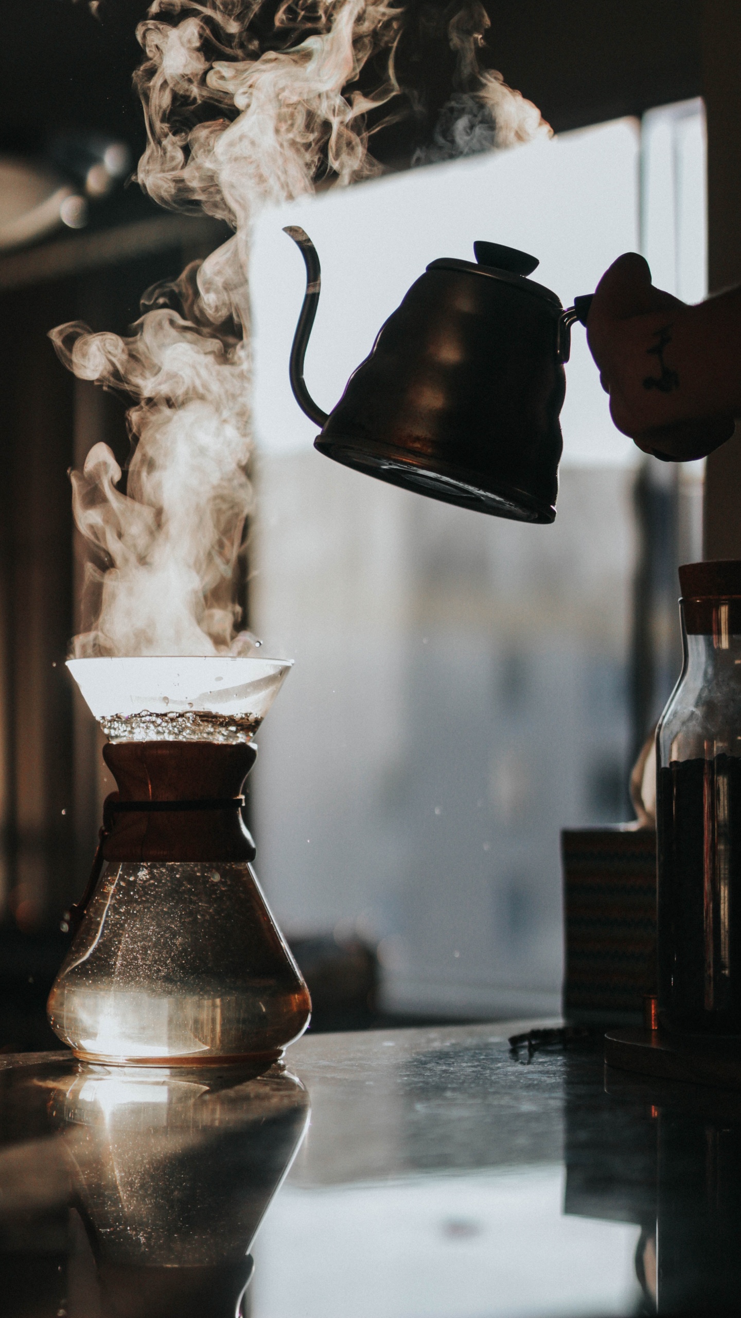 Обои кофе, абажур, освещение аксессуар, Лампа, комната в разрешении 1440x2560