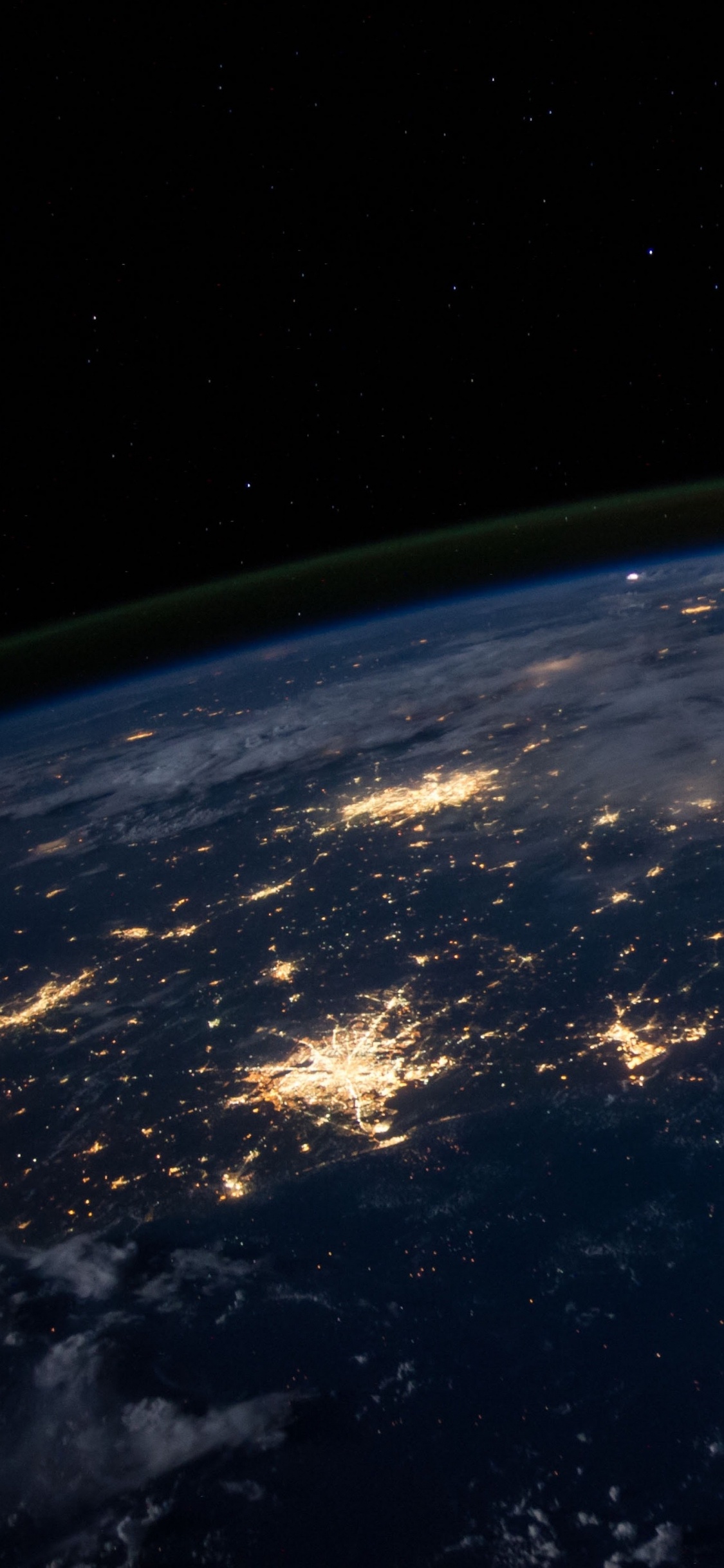 Обои apple, iPhone, iPhone X, яблоко, земля в разрешении 1125x2436