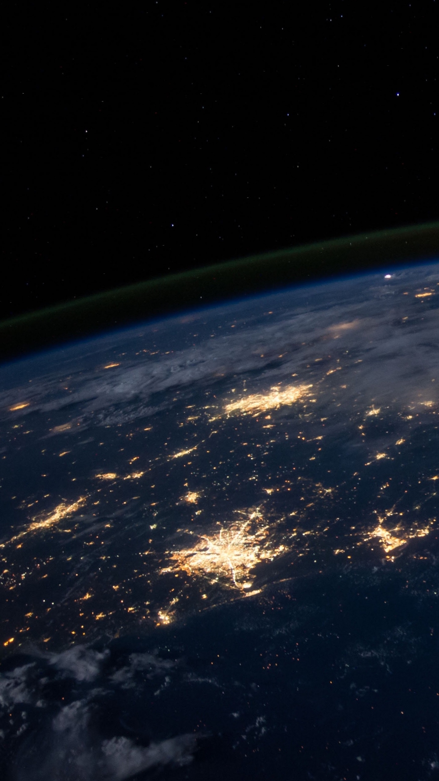 Обои apple, iPhone, iPhone X, яблоко, земля в разрешении 1440x2560