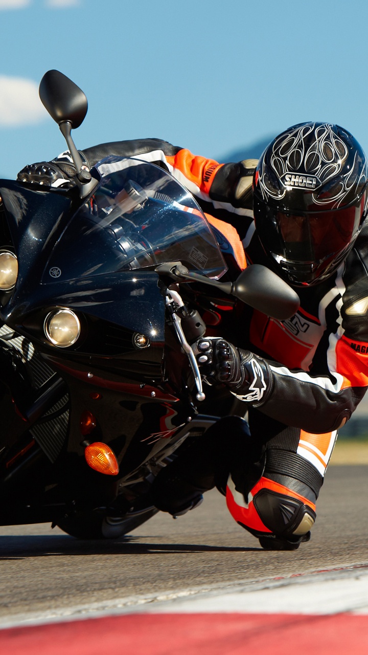 Обои мотоспорт, авто, шлем, мотоциклетный шлем, гонки MotoGP в разрешении 720x1280