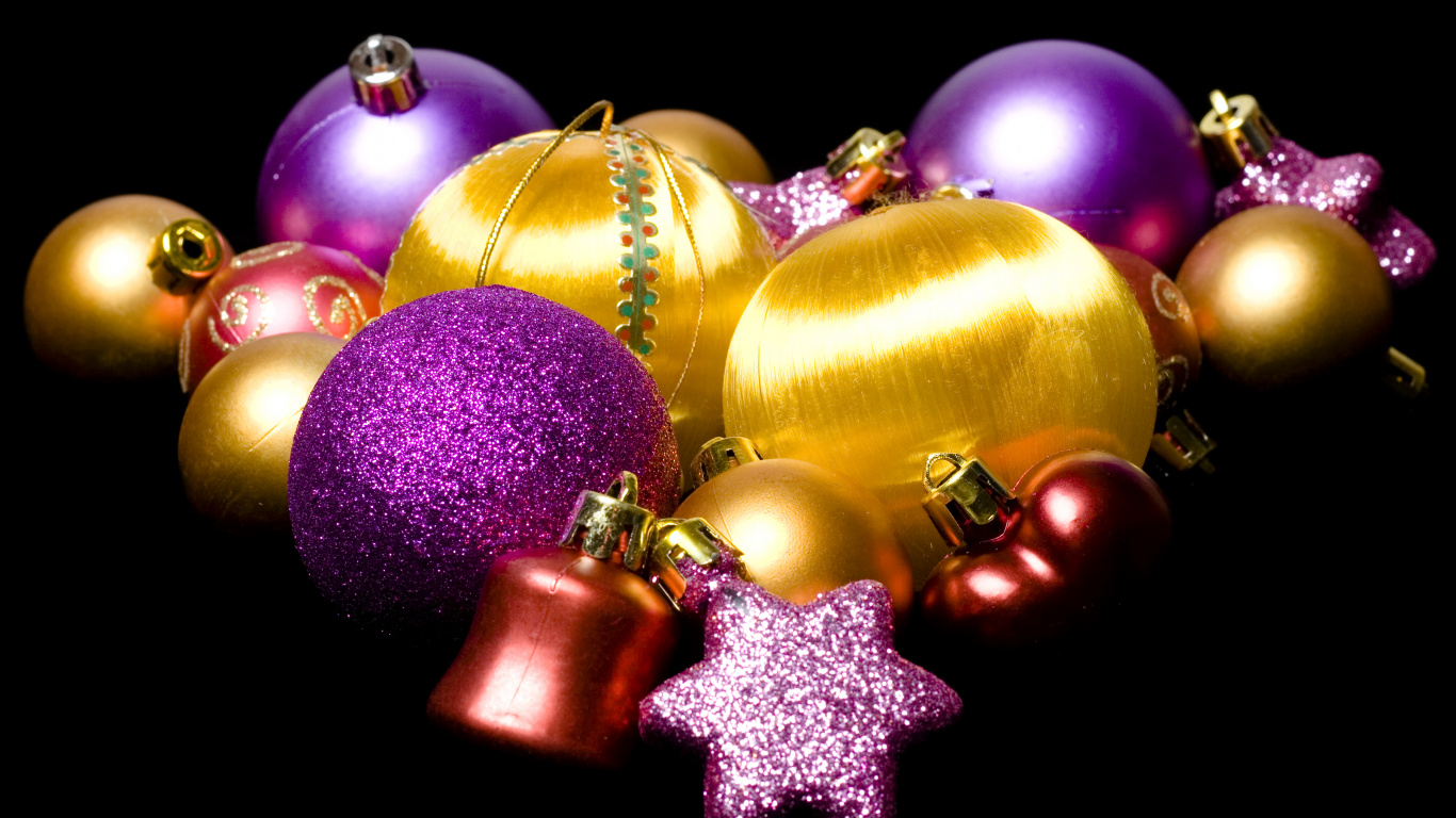 Обои Рождественский день, рождественский орнамент, Новый год, Дед Мороз, елка в разрешении 1366x768