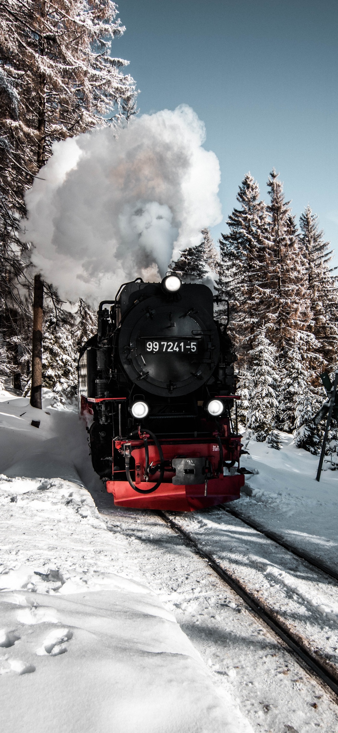 Обои электровоз, поезд, железнодорожный транспорт, снег, транспорт в разрешении 1125x2436