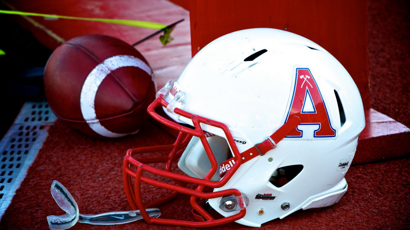 Обои футбольный шлем, спортивный инвентарь, головной убор, защитное снаряжение в спорте, фотография в разрешении 1366x768