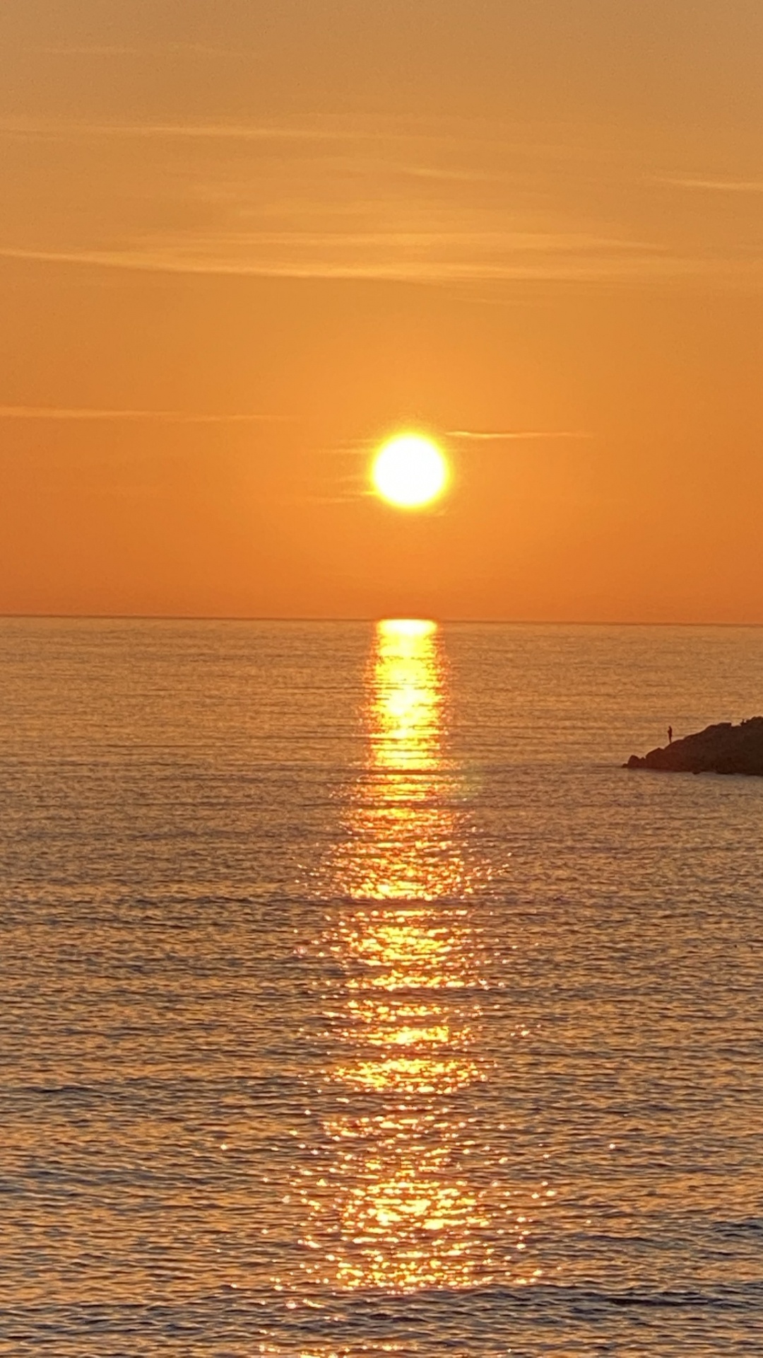 Обои горизонт, солнце, вода, гидроресурсы, атмосфера в разрешении 1080x1920