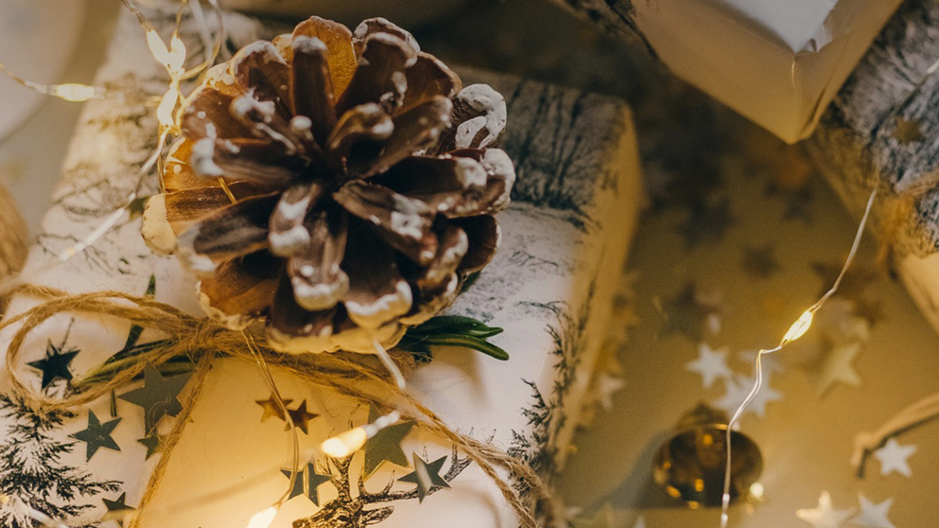 Обои Рождественский подарок, подарок, Рождество, подарочная упаковка, идеи рождественских подарков в разрешении 1366x768