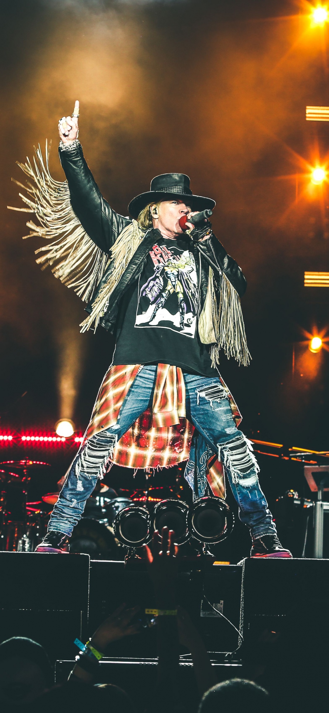 Обои Not in This Lifetime Tour, Guns N Roses, концерт, Представление, развлечение в разрешении 1125x2436