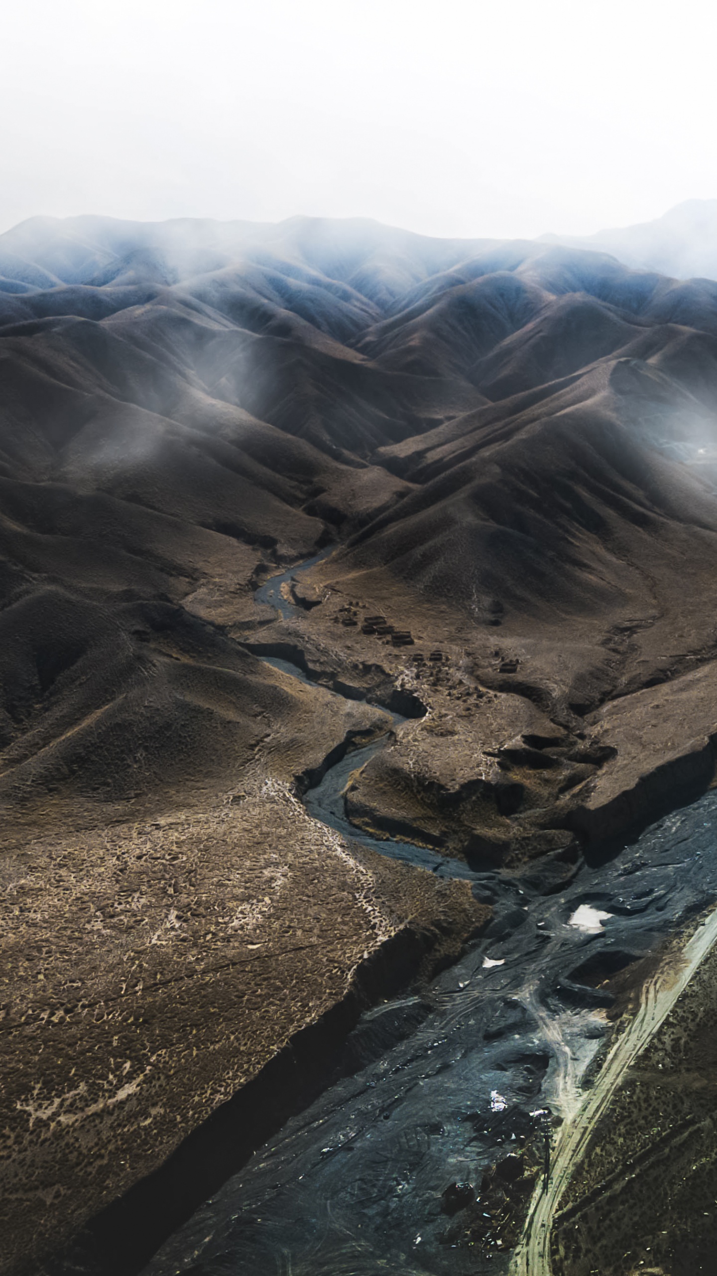 Обои нагорье, гора, вода, облако, склон в разрешении 1440x2560