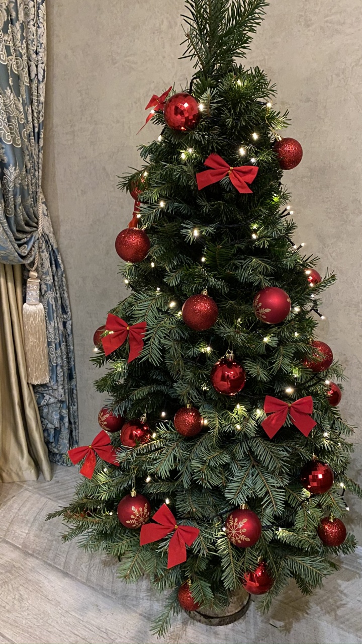 Обои елка, Рождественский день, событие, Рождественские украшения, дизайн интерьера в разрешении 720x1280