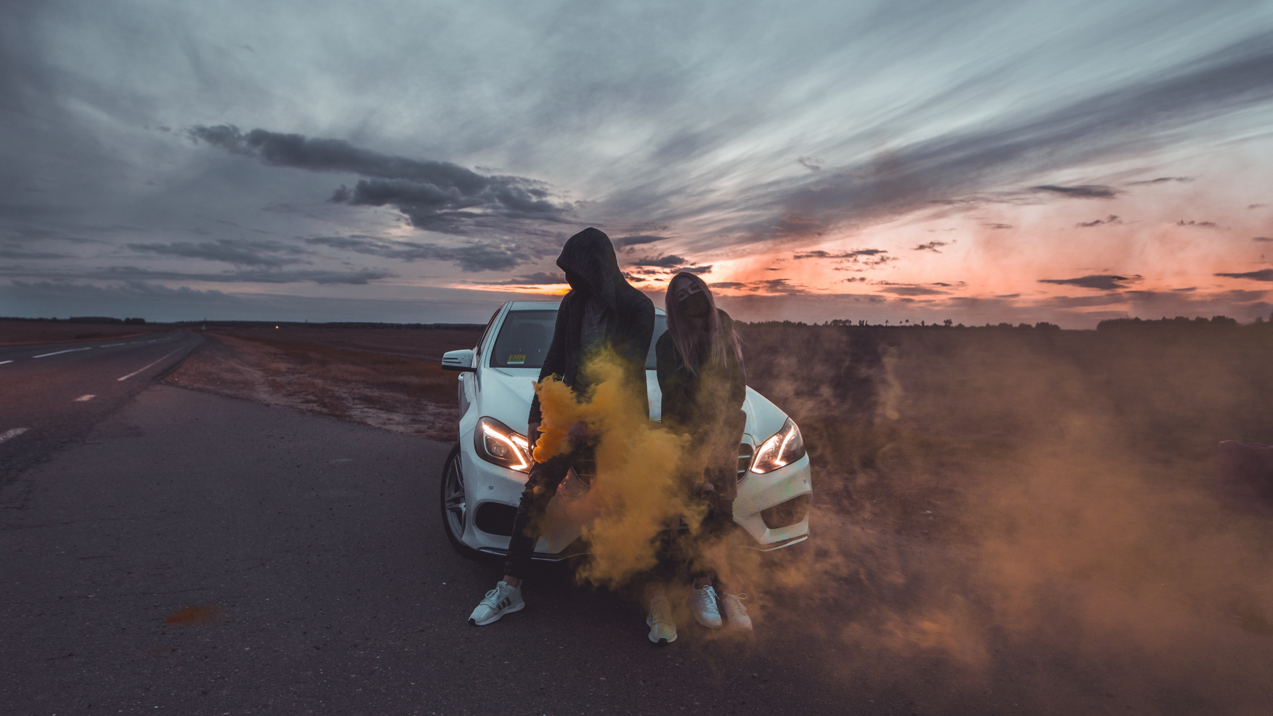 Обои снимок, горизонт, спотифай, облако, длинные волосы в разрешении 2560x1440