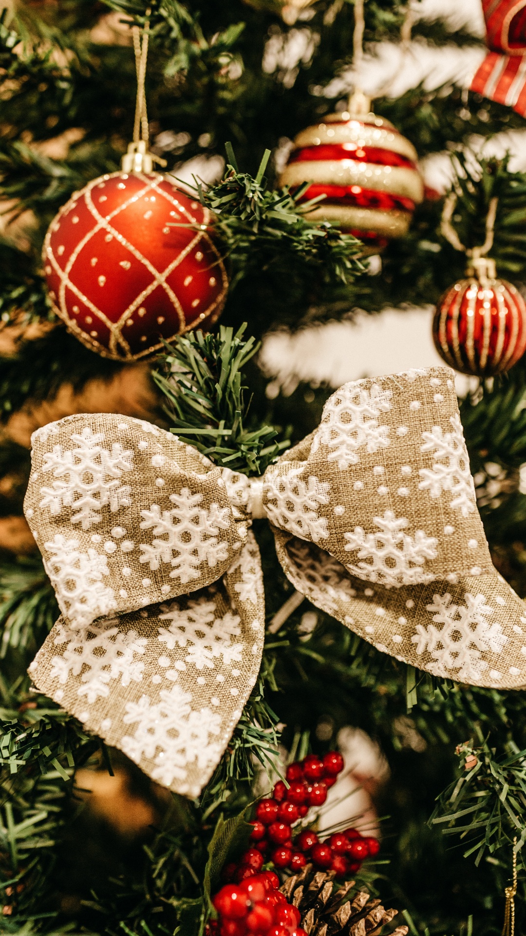 Обои Рождественский день, рождественский орнамент, Рождественские украшения, орнамент, праздничный орнамент в разрешении 1080x1920