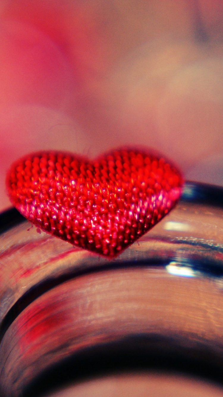 Обои сердце, красный цвет, любовь, губа, крупный план в разрешении 750x1334