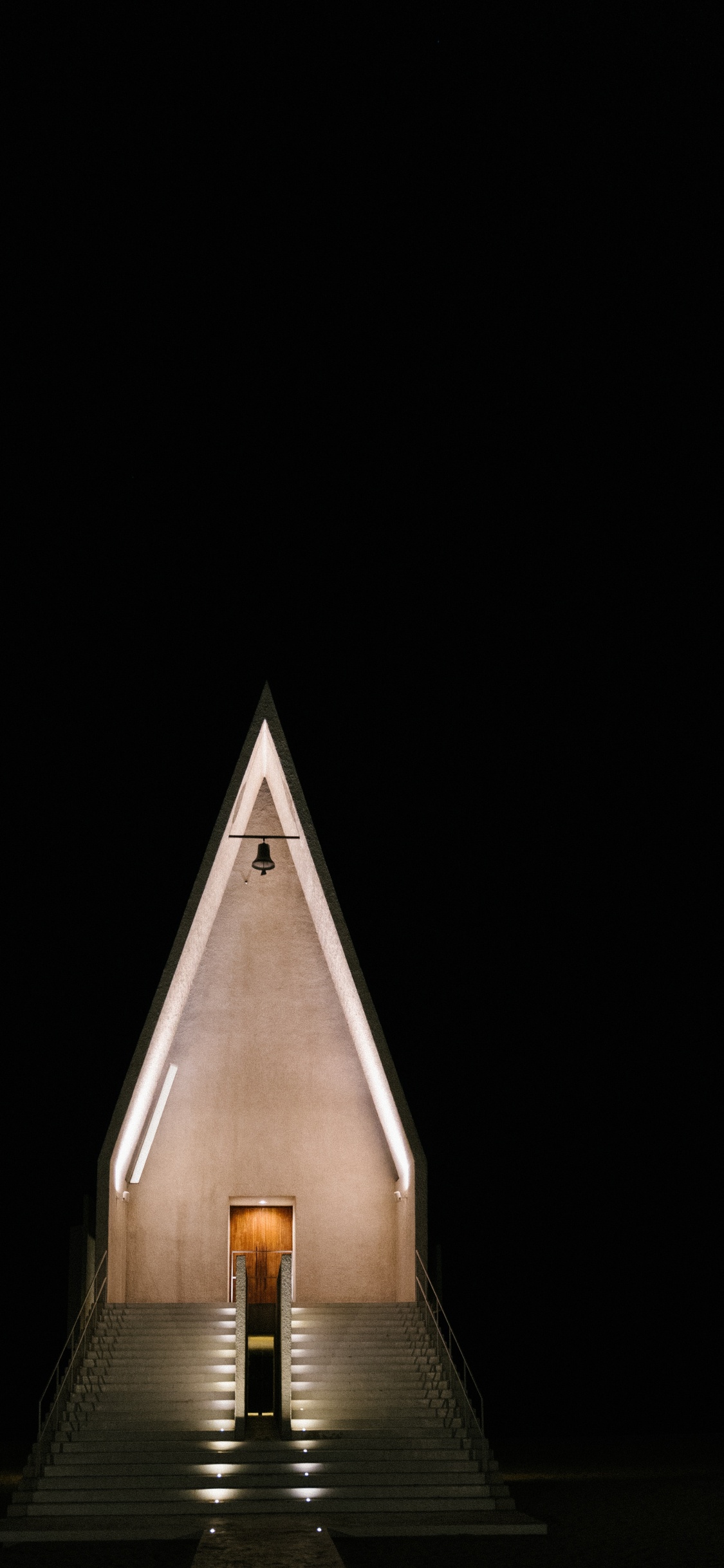 Обои ночь, пирамида, темнота, освещение, архитектура в разрешении 1125x2436