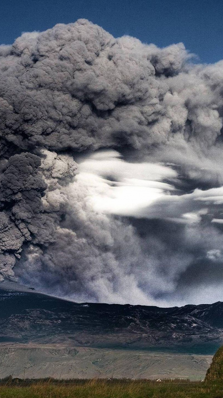 Обои вулкан в Исландии, вулкан, облако, кучевое облако, нагорье в разрешении 750x1334