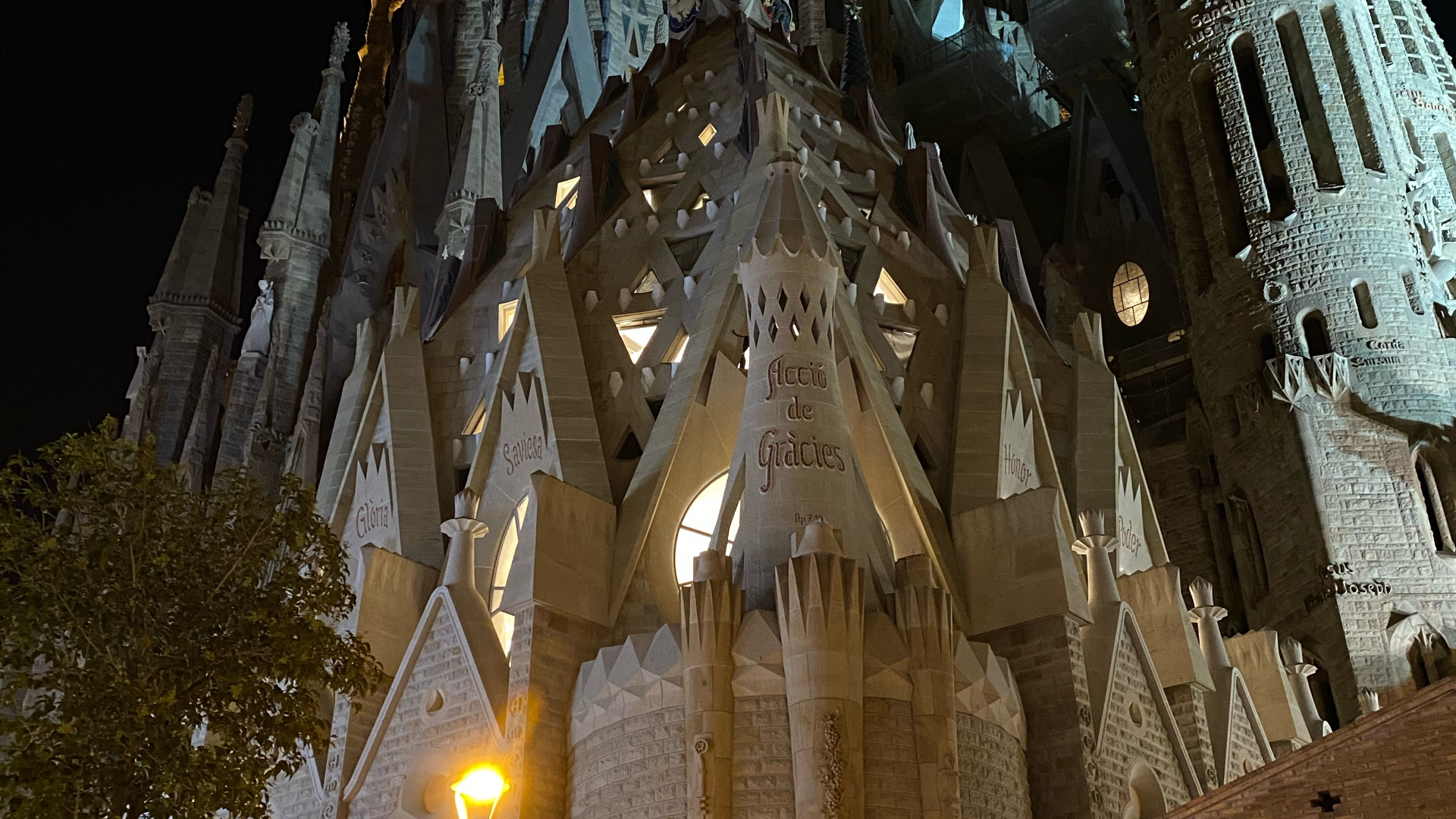 Обои Барселона, Испания, ориентир, средневековая архитектура, достопримечательность в разрешении 2560x1440