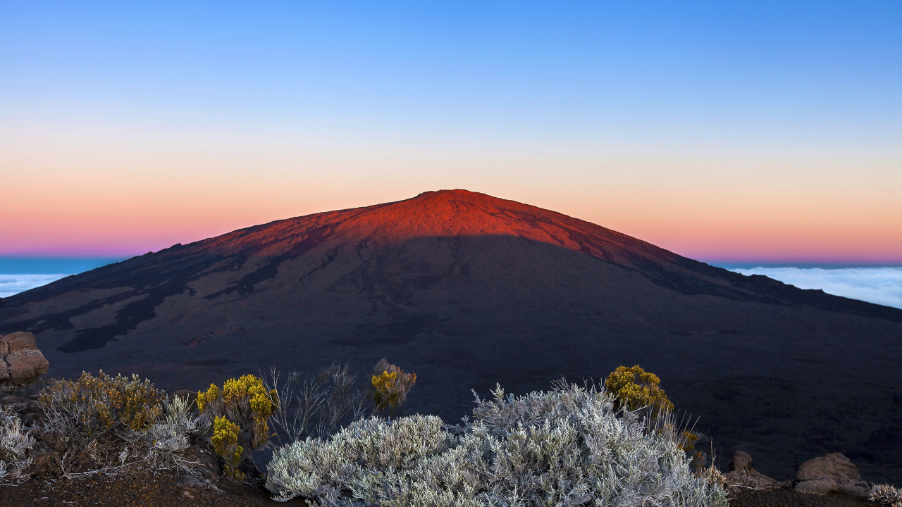 Обои Питон де ла Фурнез, вулкан, горный рельеф, стратовулкан, гора в разрешении 1280x720
