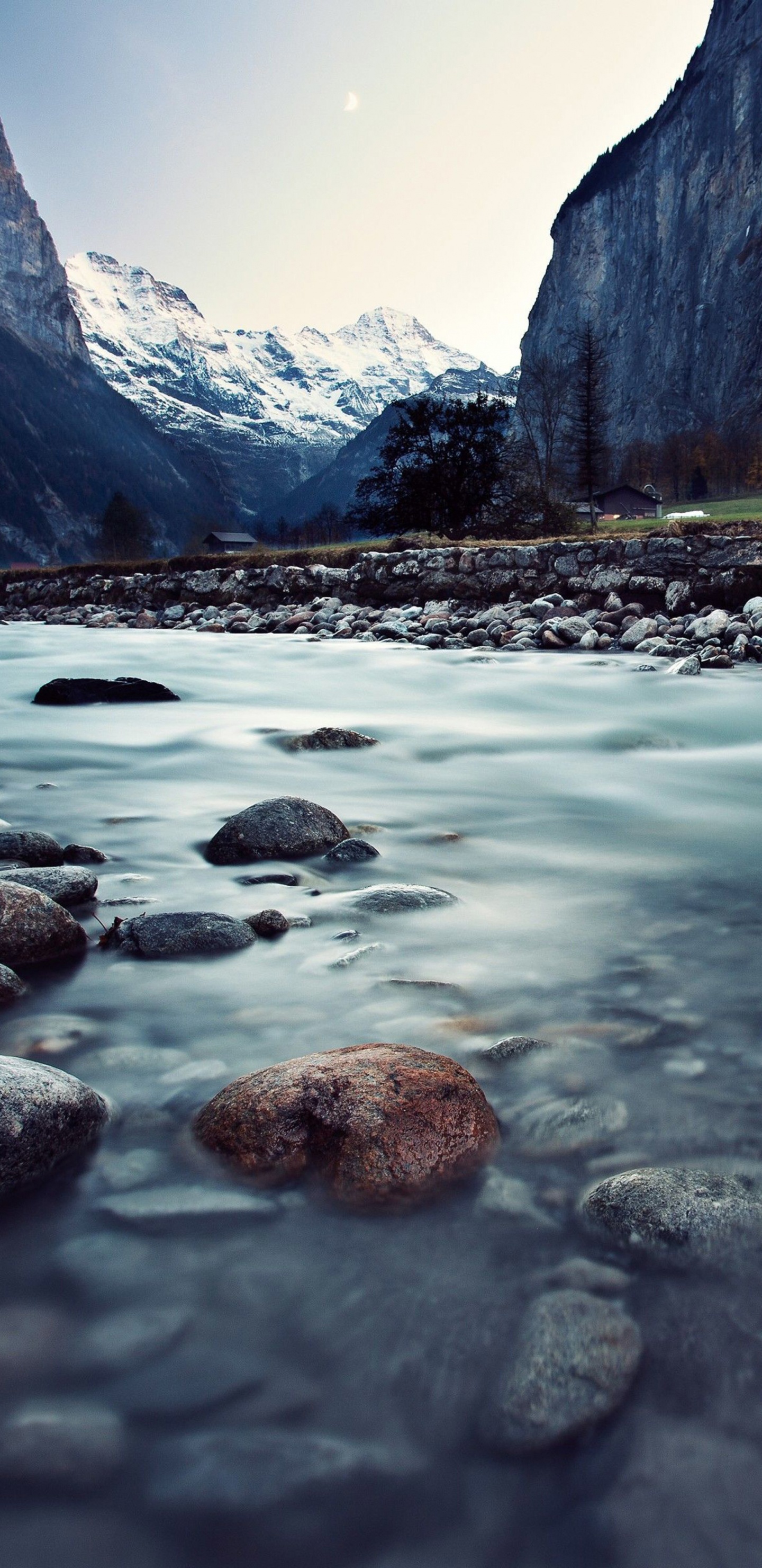Обои водоем, природный ландшафт, природа, горный рельеф, гора в разрешении 1440x2960