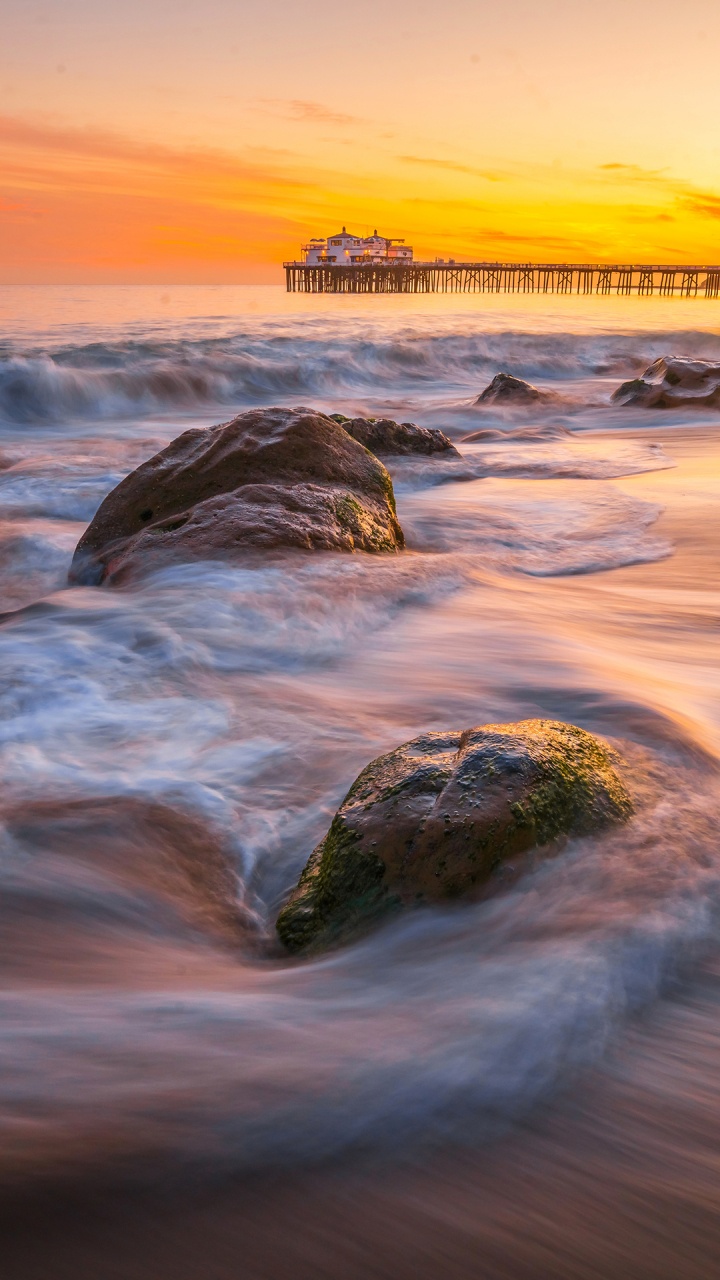 Обои берег, физика, вода, природа, послесвечение в разрешении 720x1280