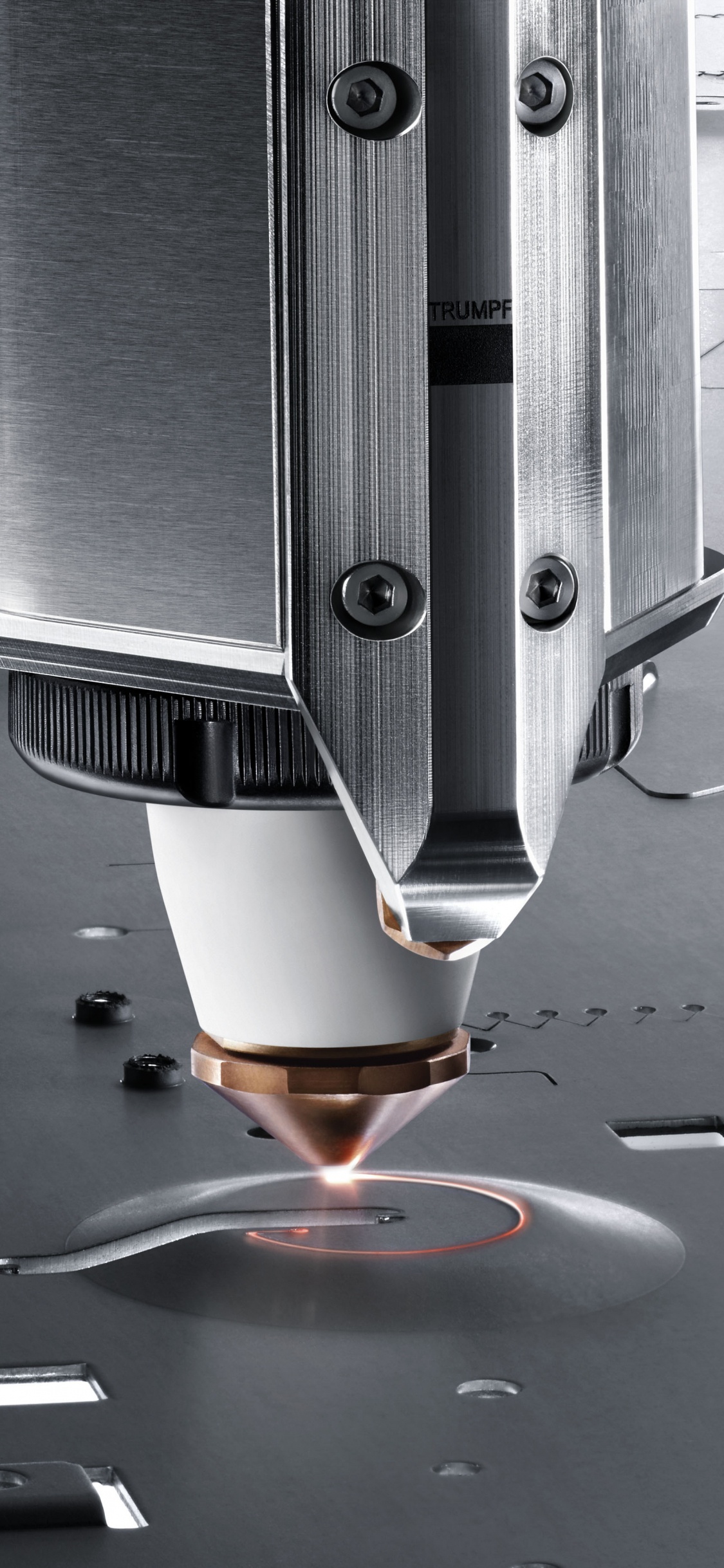 Обои высокая технология, технологии, угол, металл, свет в разрешении 1125x2436