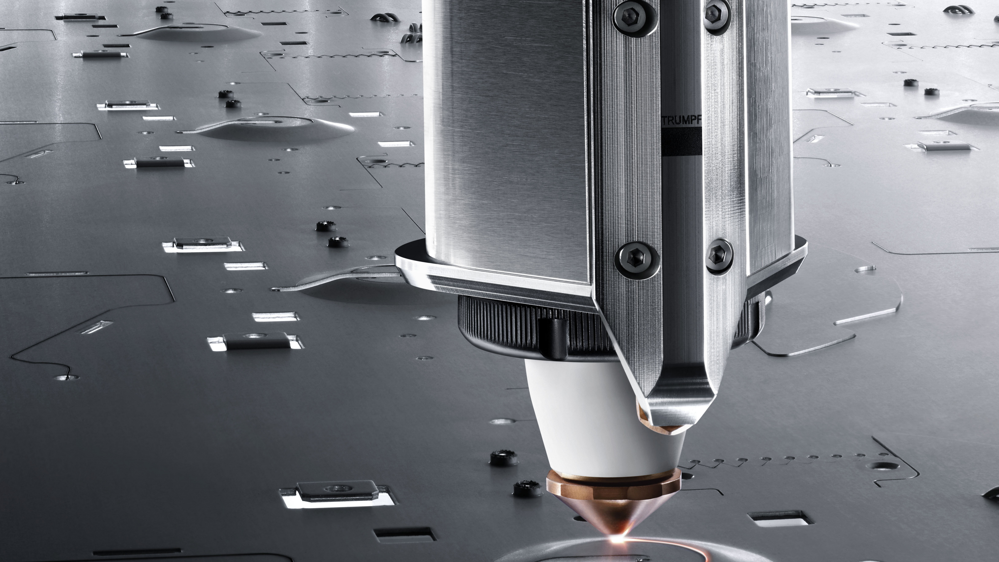 Обои высокая технология, технологии, угол, металл, свет в разрешении 3840x2160