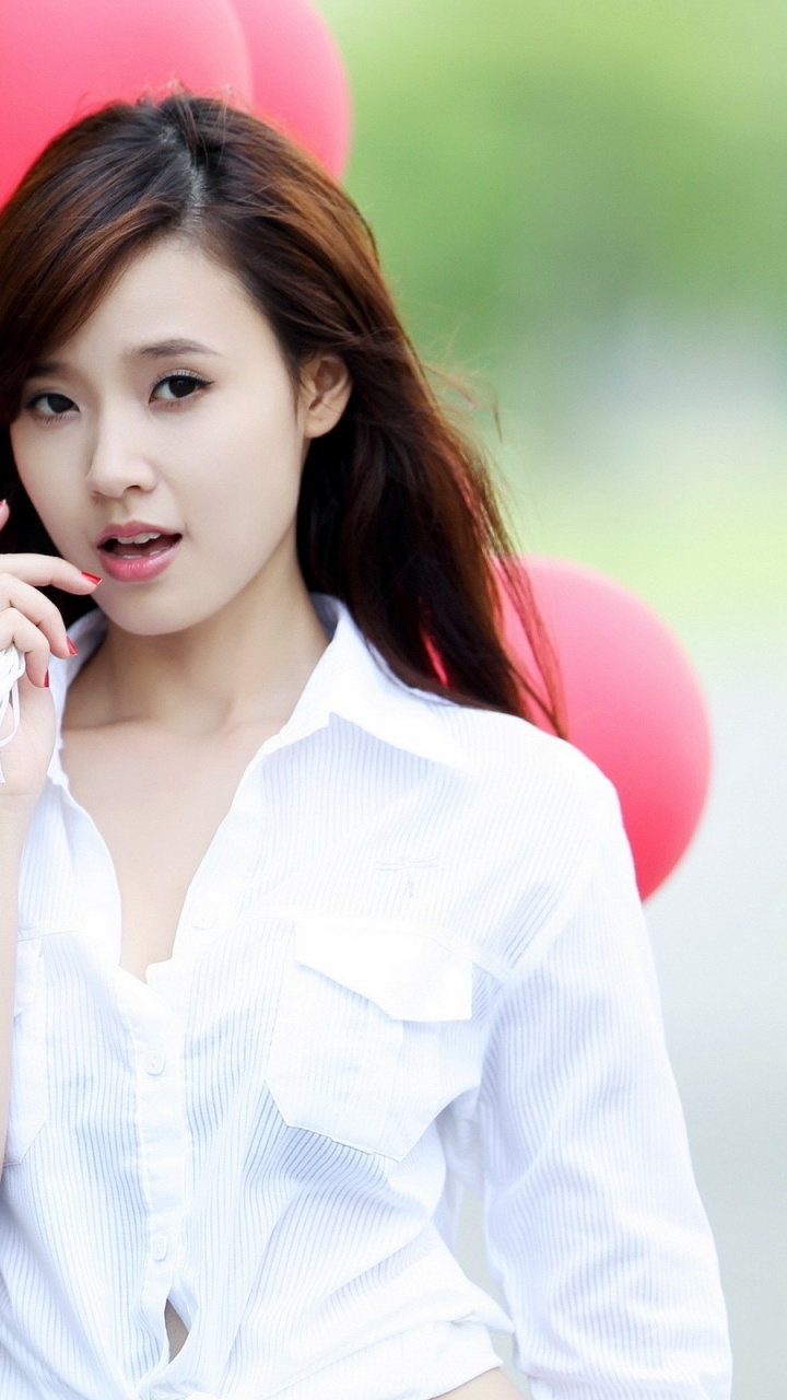 Обои воздушный шарик, красота, поставкы партии, счастье, губы в разрешении 720x1280