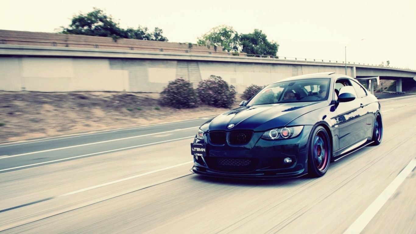 Обои bmw m3, БМВ М6, bmw 3 серии, спорткар, авто в разрешении 1366x768