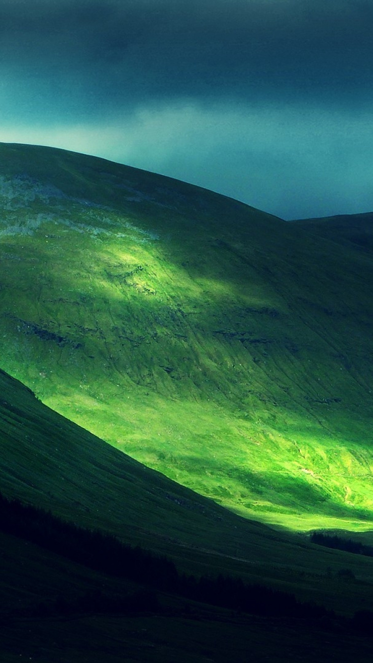 Обои холм, пейзаж, гора, нагорье, природа в разрешении 750x1334