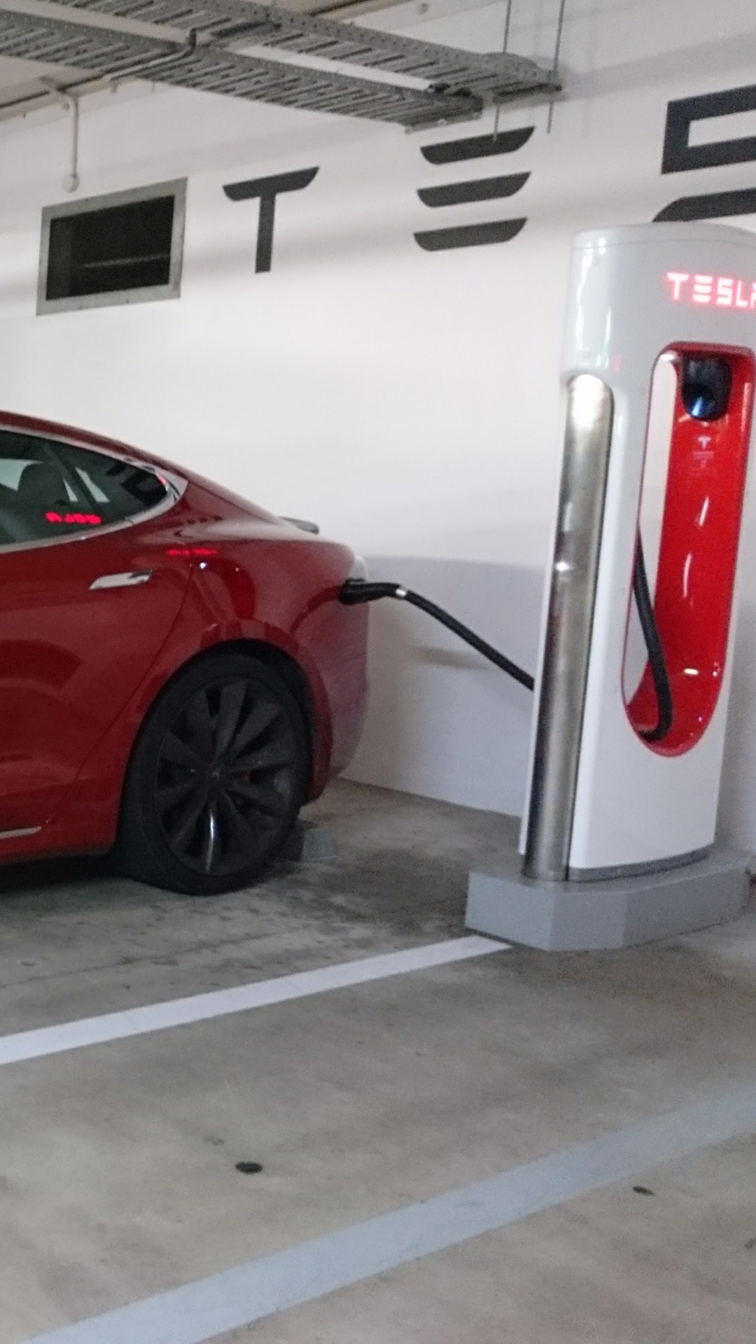 Обои 2017 S модели Tesla P100D, Tesla Model 3, Tesla Model S, Tesla, Tesla Roadster в разрешении 1080x1920