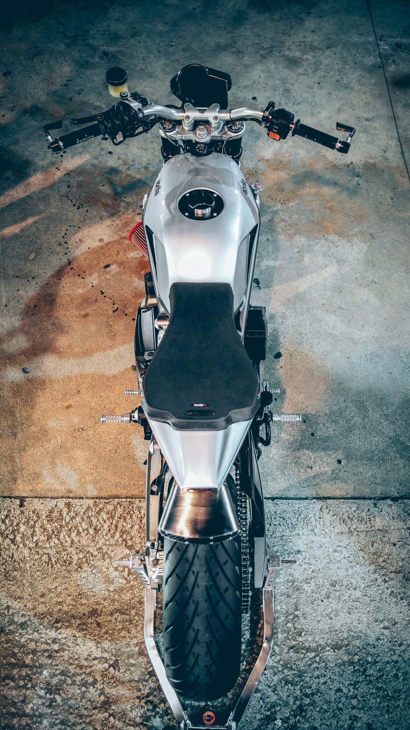 Обои мотоцикл, велосипед, автомобильные шины, шина, бампер в разрешении 1440x2560