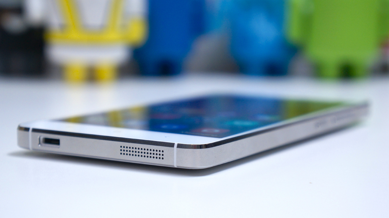 Обои Xiaomi Mi 5, смартфон, Xiaomi, гаджет, портативное устройство коммуникации в разрешении 1366x768