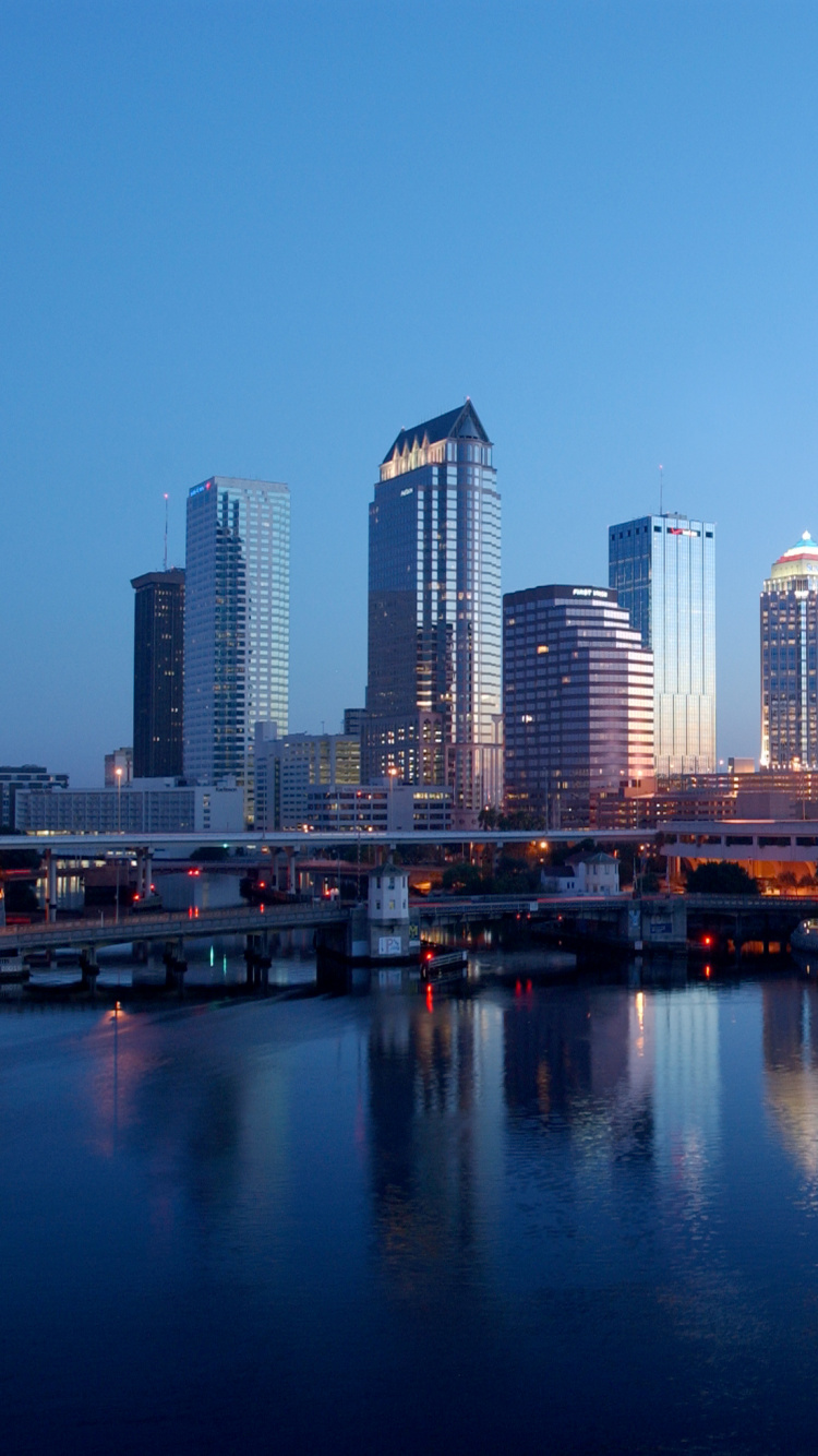 Обои городской пейзаж, город, линия горизонта, городской район, отражение в разрешении 750x1334