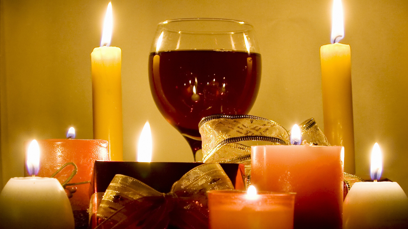 Обои вино, свеча, освещение, воск, натюрморт в разрешении 1366x768