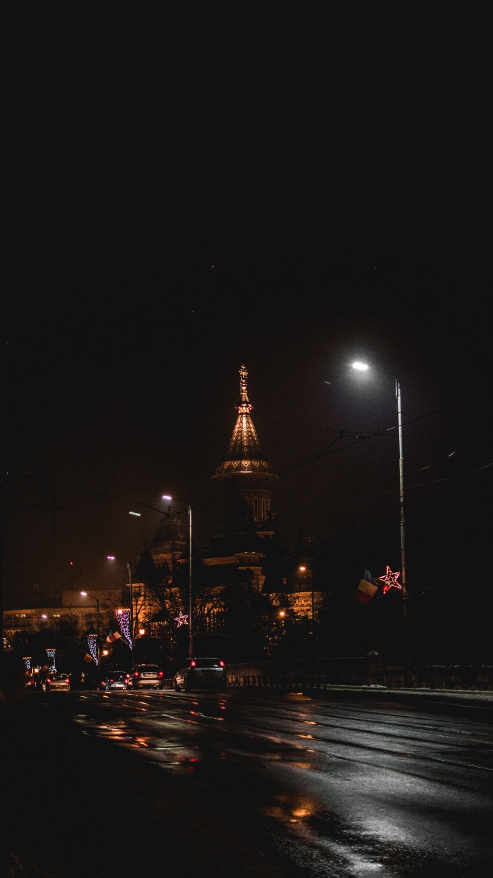 Обои ночь, электричество, уличный фонарь, достопримечательность, городской район в разрешении 720x1280