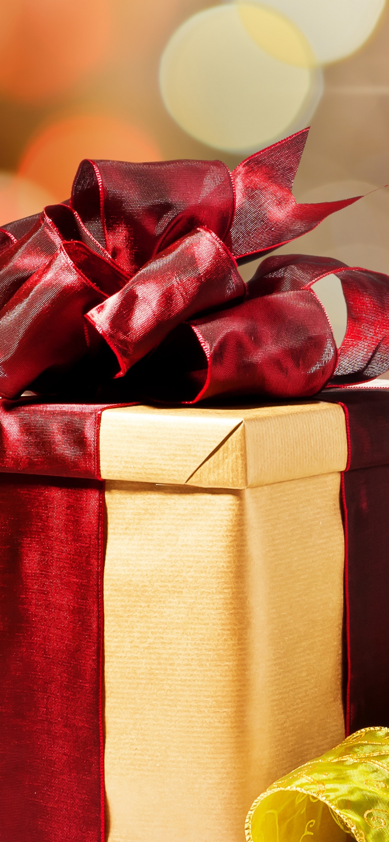 Обои Рождественский день, Рождественские украшения, рождественский орнамент, настоящее время, подарочная упаковка в разрешении 1242x2688