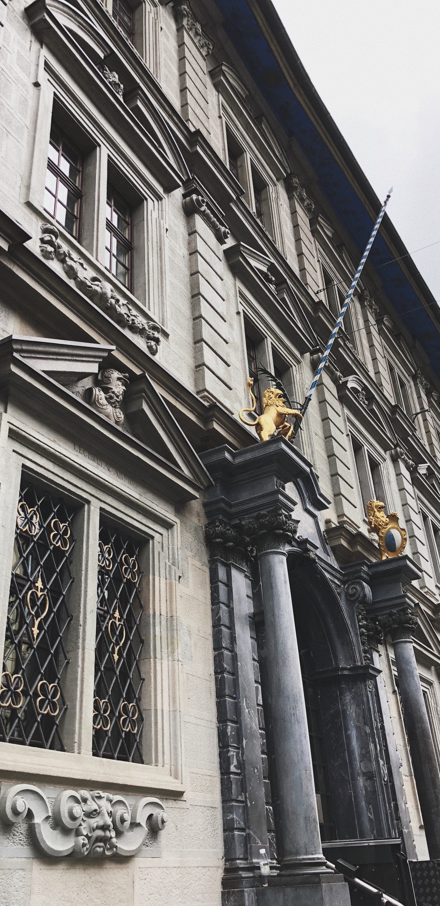 Обои ориентир, классическая архитектура, архитектура, фасад, свойство в разрешении 1440x2960