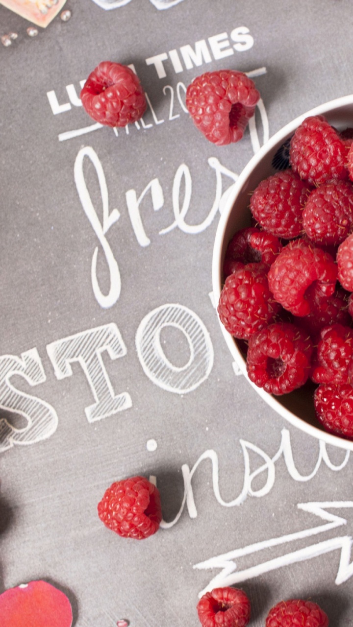 Обои сладость, ягоды, фрукты, Красная малина, пища в разрешении 720x1280