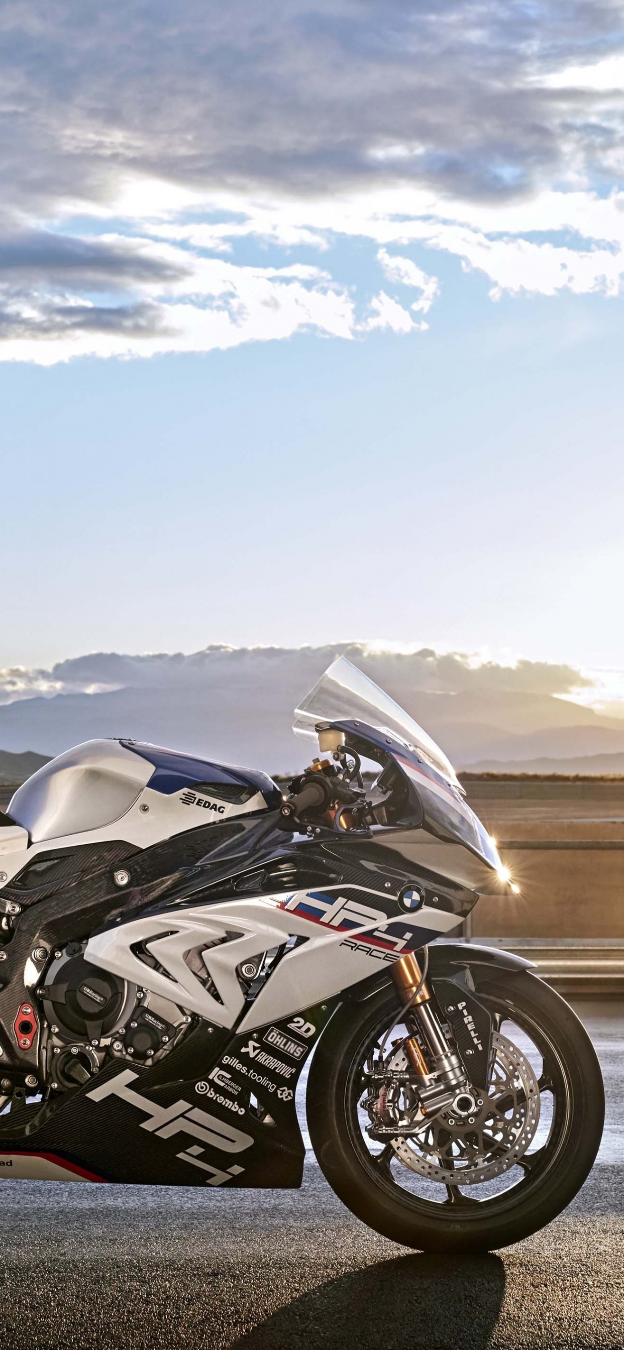 Обои гонки BMW нр4, БМВ с 1000 РР, мотоцикл, спортивный мотоцикл, автомобильные шины в разрешении 1242x2688