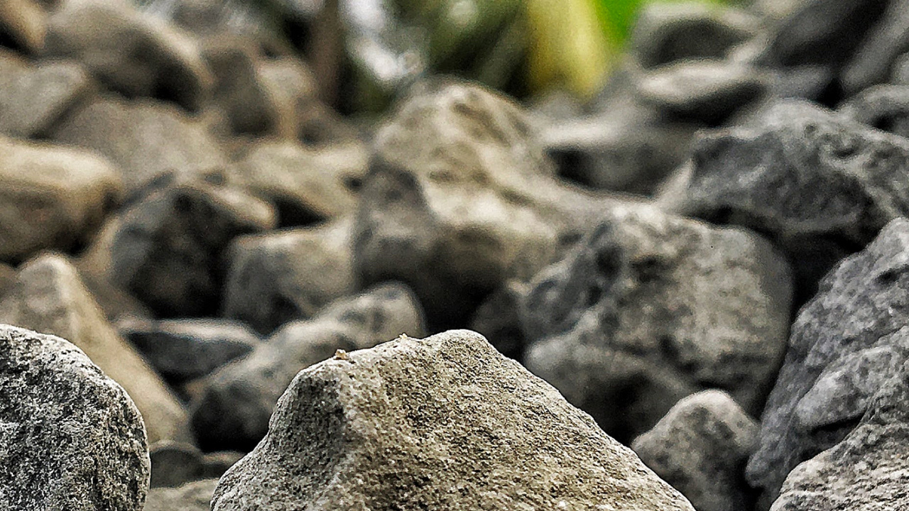 Обои вода, доставка валуна м, рок, коренная порода, крупный план в разрешении 1280x720