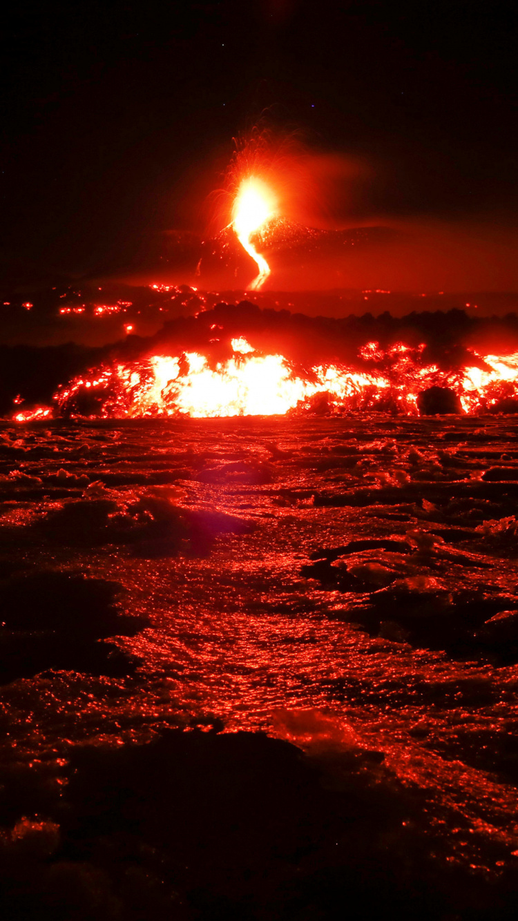 Обои Этна, вулкан, лава, вулканического рельефа, типы вулканических извержений в разрешении 750x1334