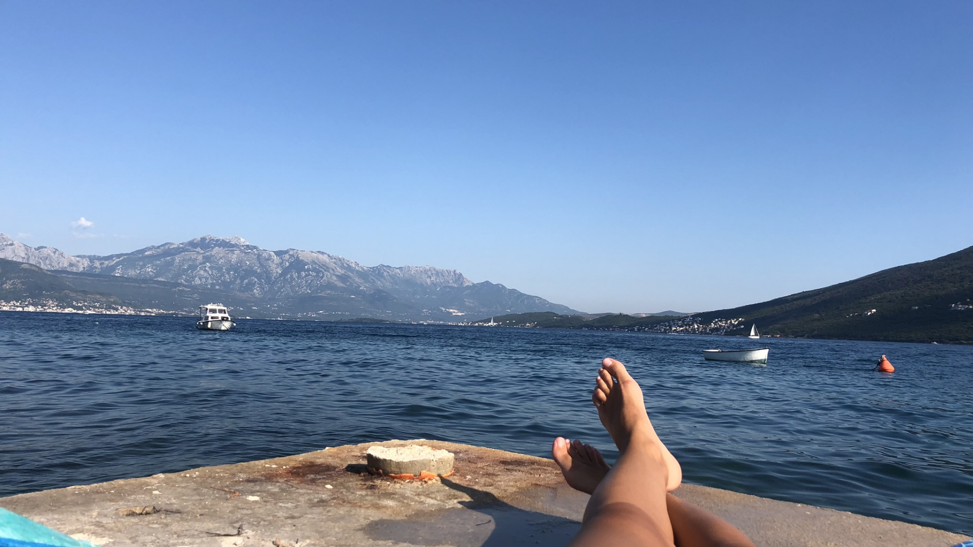 Обои море, вода, водоем, горный рельеф, природа в разрешении 1920x1080