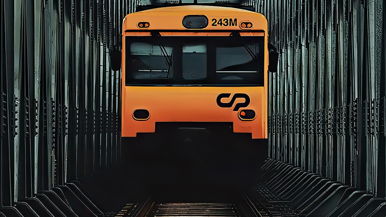 Обои трек, трамвай, поезд, автомобильное освещение, железная дорога в разрешении 1280x720