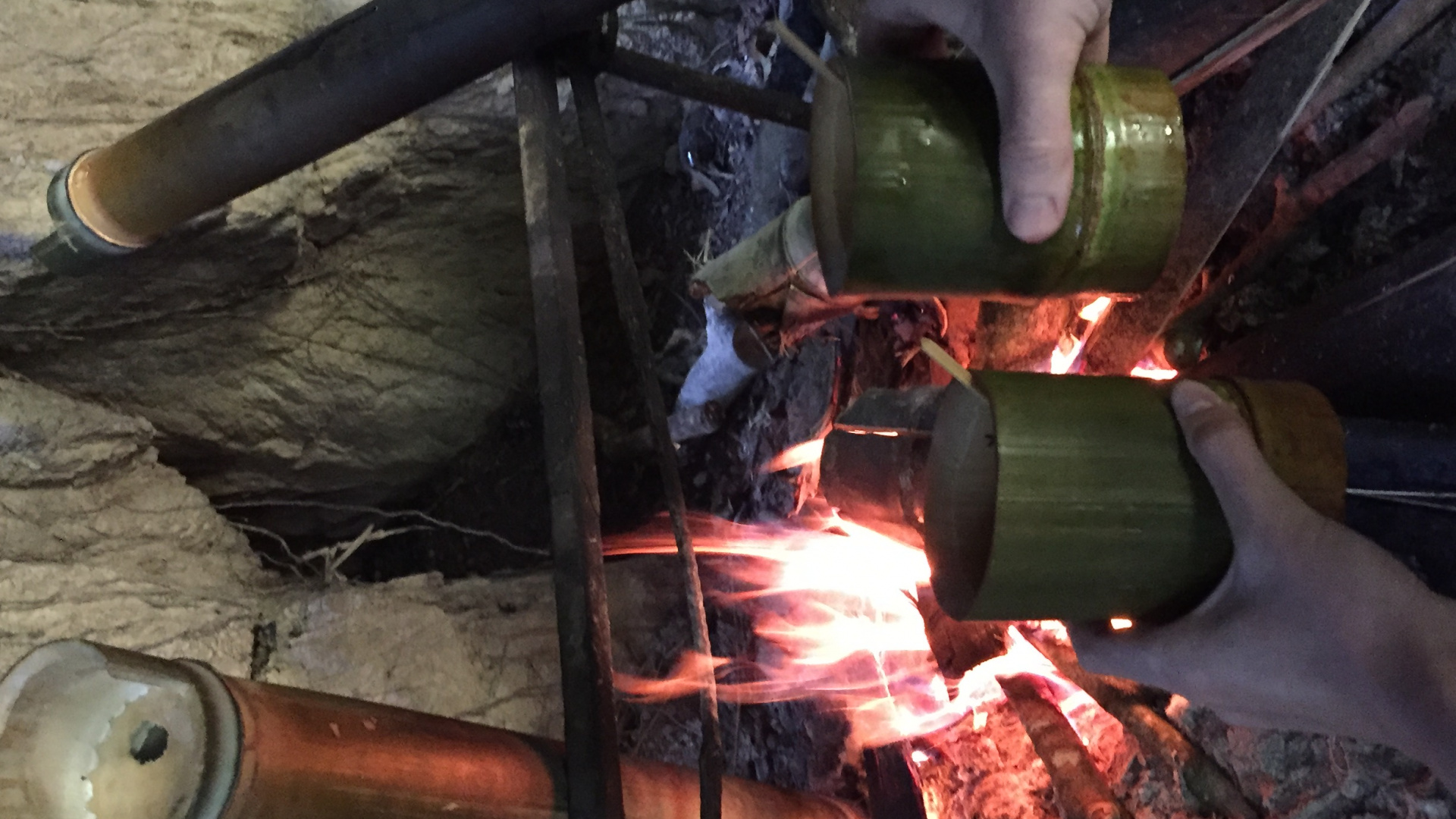 Обои сварщик, природа, древесина, автомобильные шины, освещение в разрешении 1920x1080