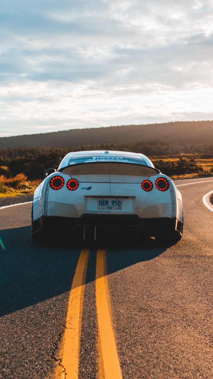 Обои авто, спорткар, дорога, пейзаж, асфальт в разрешении 720x1280