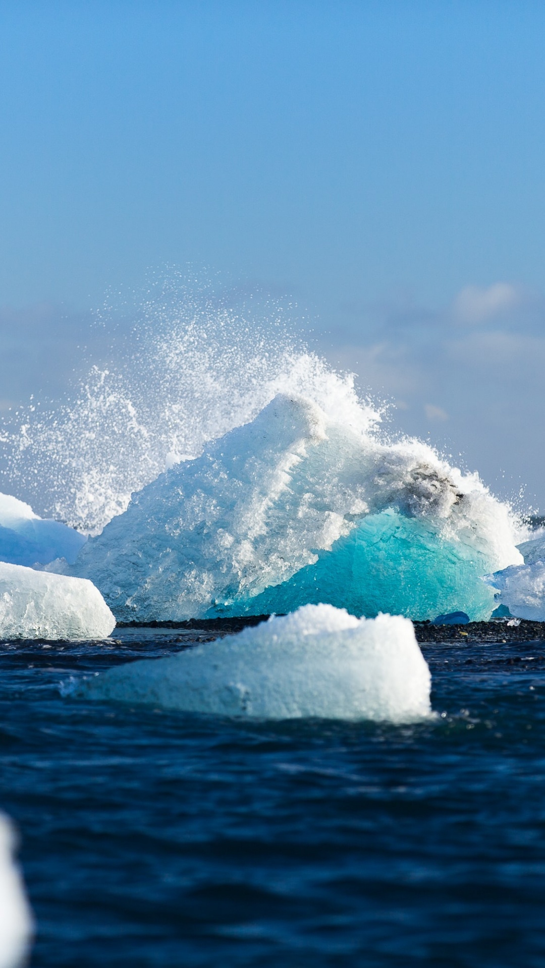 Обои Северный Ледовитый океан, Арктический лед, айсберг, ледник, вода в разрешении 1080x1920
