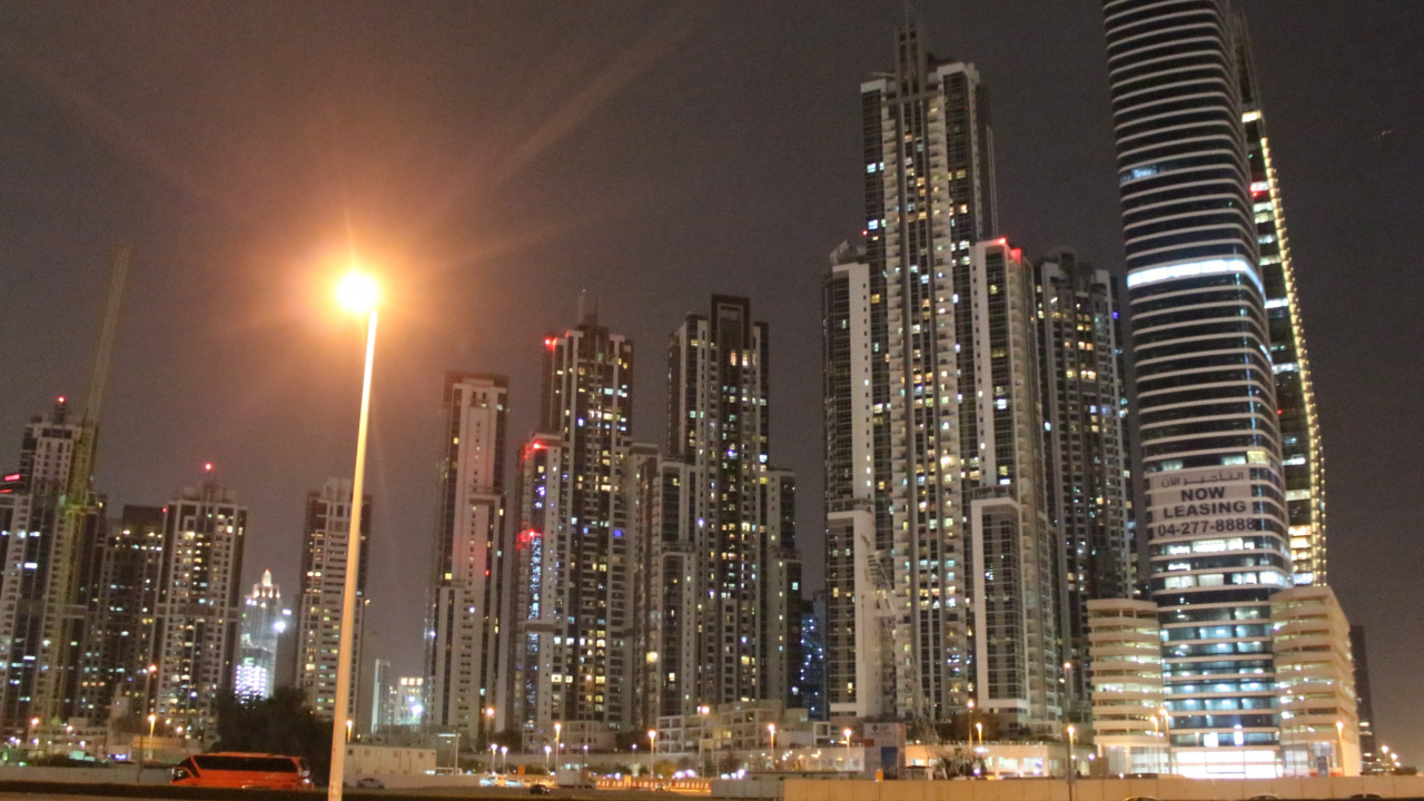 Обои небоскреб, вышка, город, метрополия, городской пейзаж в разрешении 1280x720